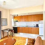 Janakis דירה *